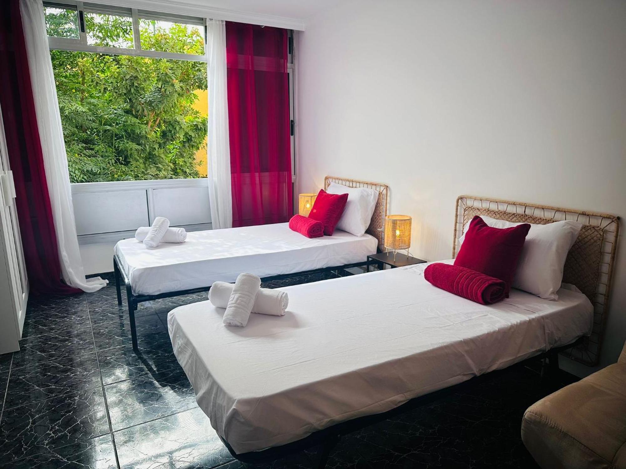 Cozy 2-Bed & Sofa-Bed Studio In Los Cristianos Exterior photo