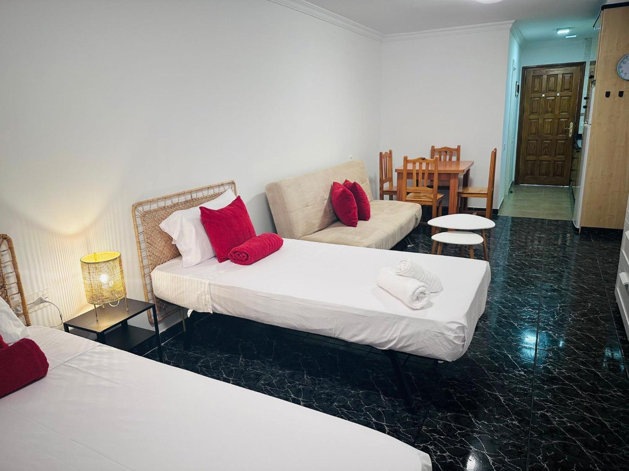 Cozy 2-Bed & Sofa-Bed Studio In Los Cristianos Exterior photo