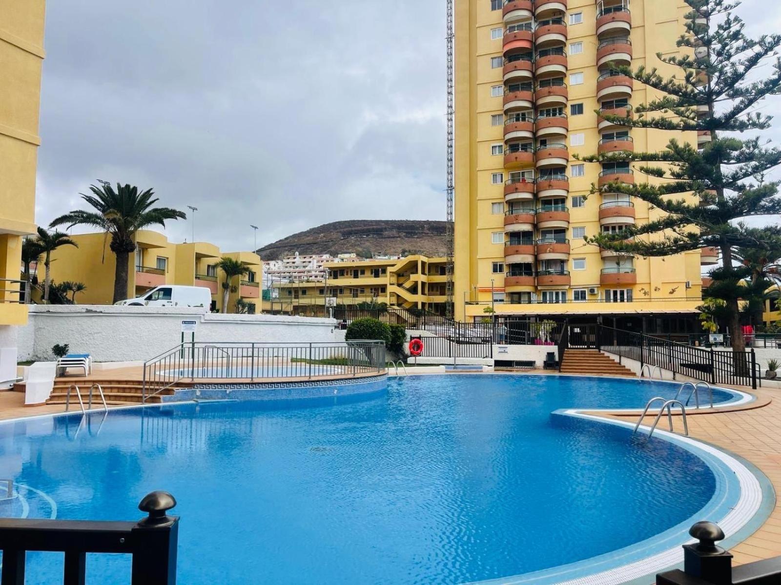 Cozy 2-Bed & Sofa-Bed Studio In Los Cristianos Exterior photo