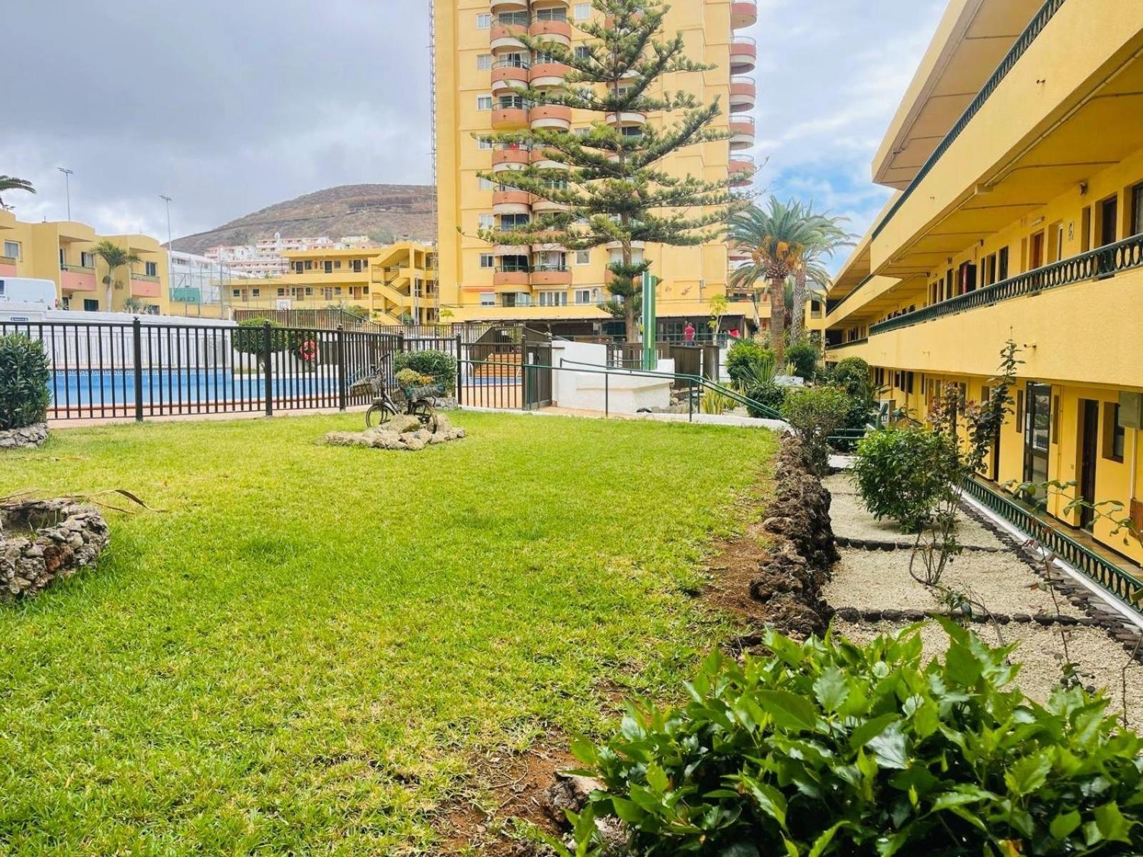 Cozy 2-Bed & Sofa-Bed Studio In Los Cristianos Exterior photo